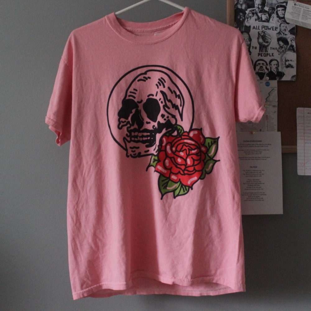 Unisex light pink graphic t-shirt